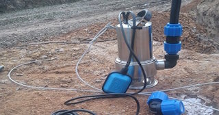 Установка дренажного насоса в Ачинске - услуги от СантехДомЧнс, расценки от 3067 рублей